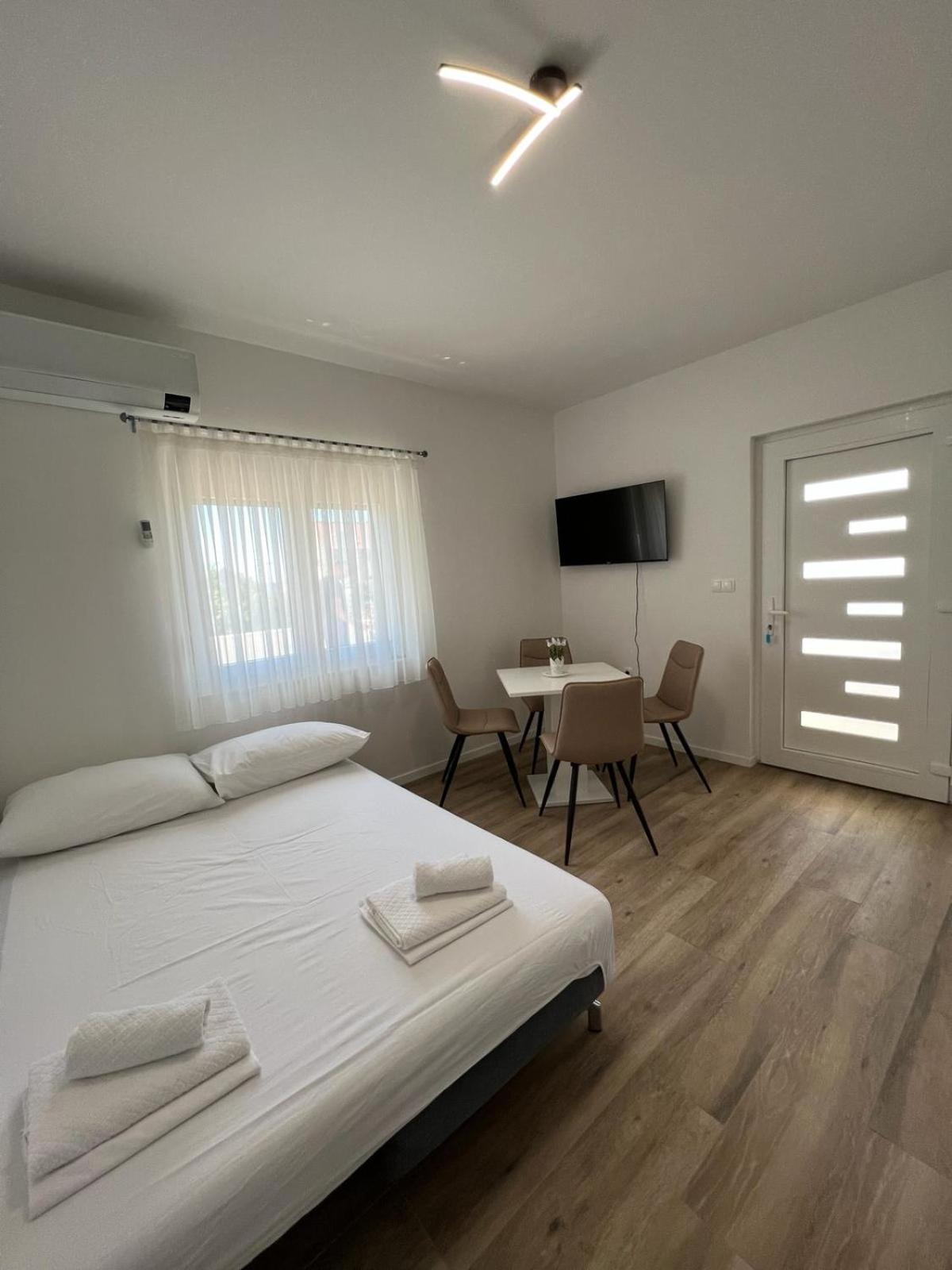 Apartments Mamma Mia Orebic Ngoại thất bức ảnh